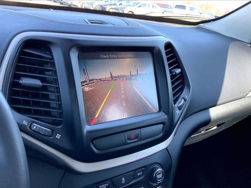 Used 2016 Jeep Cherokee Latitude w/ Comfort & Sound Group image 14