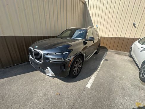Used 2024 BMW X7 xDrive40i AWD/4WD image 3