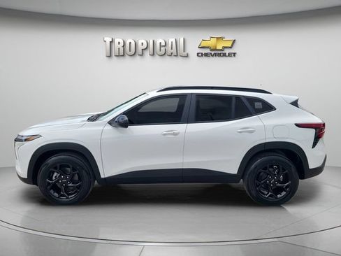 New 2026 Chevrolet Trax LT w/ Midnight Edition FWD image 2