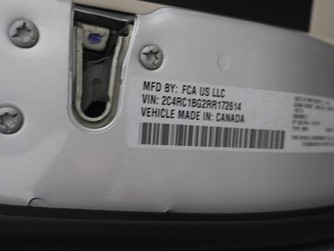 Used 2024 Chrysler Pacifica Touring-L FWD image 51