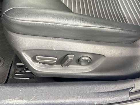 Used 2020 Toyota Camry SE image 27