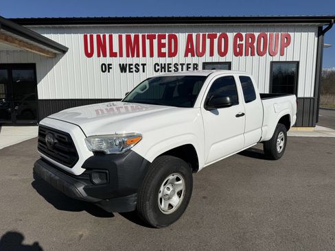 Used 2018 Toyota Tacoma SR image 1