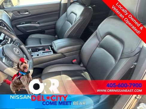 Used 2025 Nissan Pathfinder SL FWD image 16