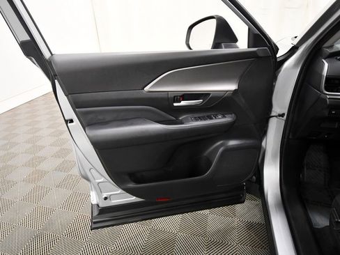 Used 2024 Toyota Grand Highlander XLE image 14