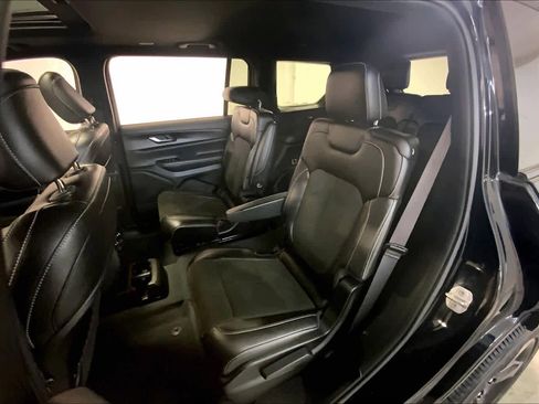 Used 2023 Jeep Grand Cherokee L Laredo image 20