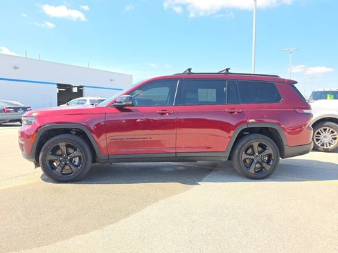 Used 2023 Jeep Grand Cherokee L Limited w/ Black Appearance Package image 12