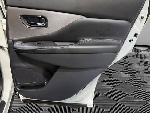 Used 2024 Nissan Murano SL image 16