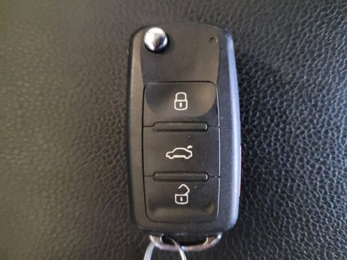 Used 2018 Volkswagen Jetta GLI FWD image 32