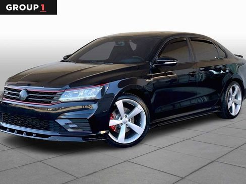 Used 2018 Volkswagen Passat GT image 1