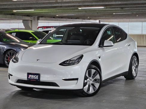 Used 2021 Tesla Model Y Long Range image 1