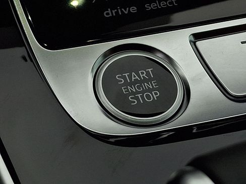 Used 2025 Audi Q8 Prestige w/ Prestige Package image 24