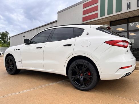 Used 2018 Maserati Levante GranSport AWD/4WD image 3