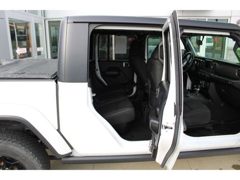 Certified 2021 Jeep Gladiator Willys image 17