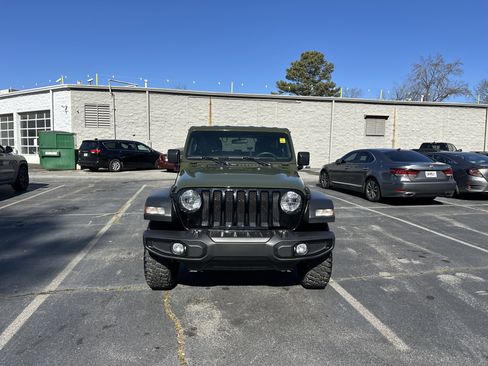 Used 2023 Jeep Wrangler Sport image 4