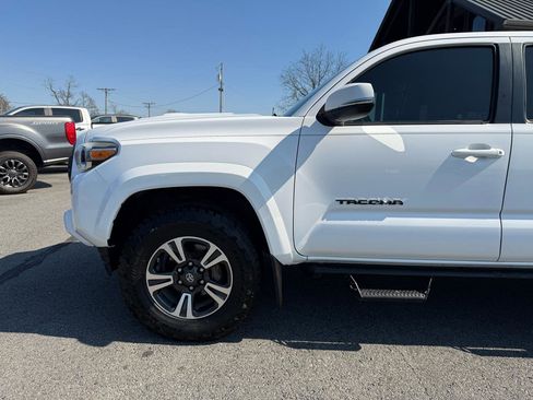 Used 2016 Toyota Tacoma TRD Sport w/ Towing Package image 33