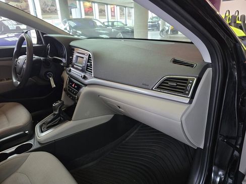 Used 2017 Hyundai Elantra SE image 13