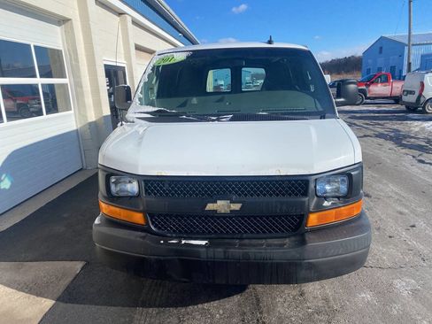Used 2017 Chevrolet Express 2500 image 2