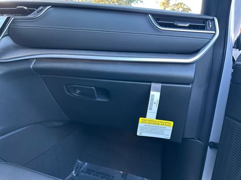 New 2025 Jeep Grand Cherokee L Limited w/ Luxury Tech Group II image 31