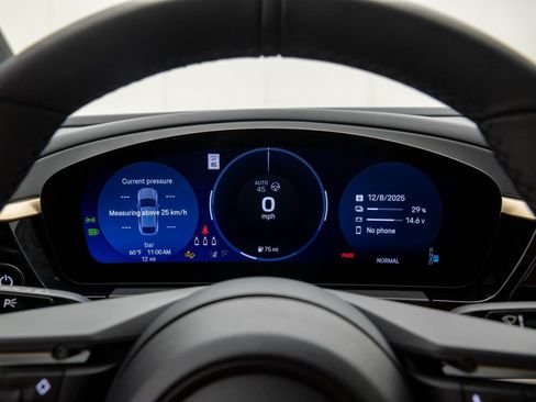 New 2025 Porsche Macan 4 Electric image 20