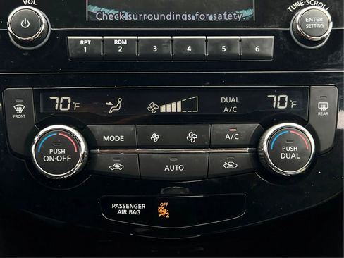 Used 2017 Nissan Rogue Sport SV w/ SV All-Weather Package AWD/4WD image 38