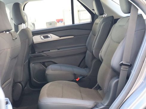 Used 2025 Ford Explorer Active AWD/4WD image 36