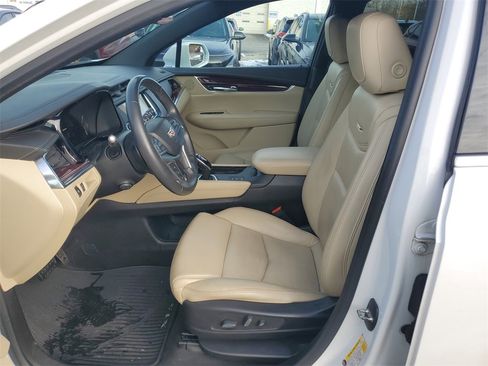 Used 2018 Cadillac XT5 Luxury w/ Driver Awareness Package image 12