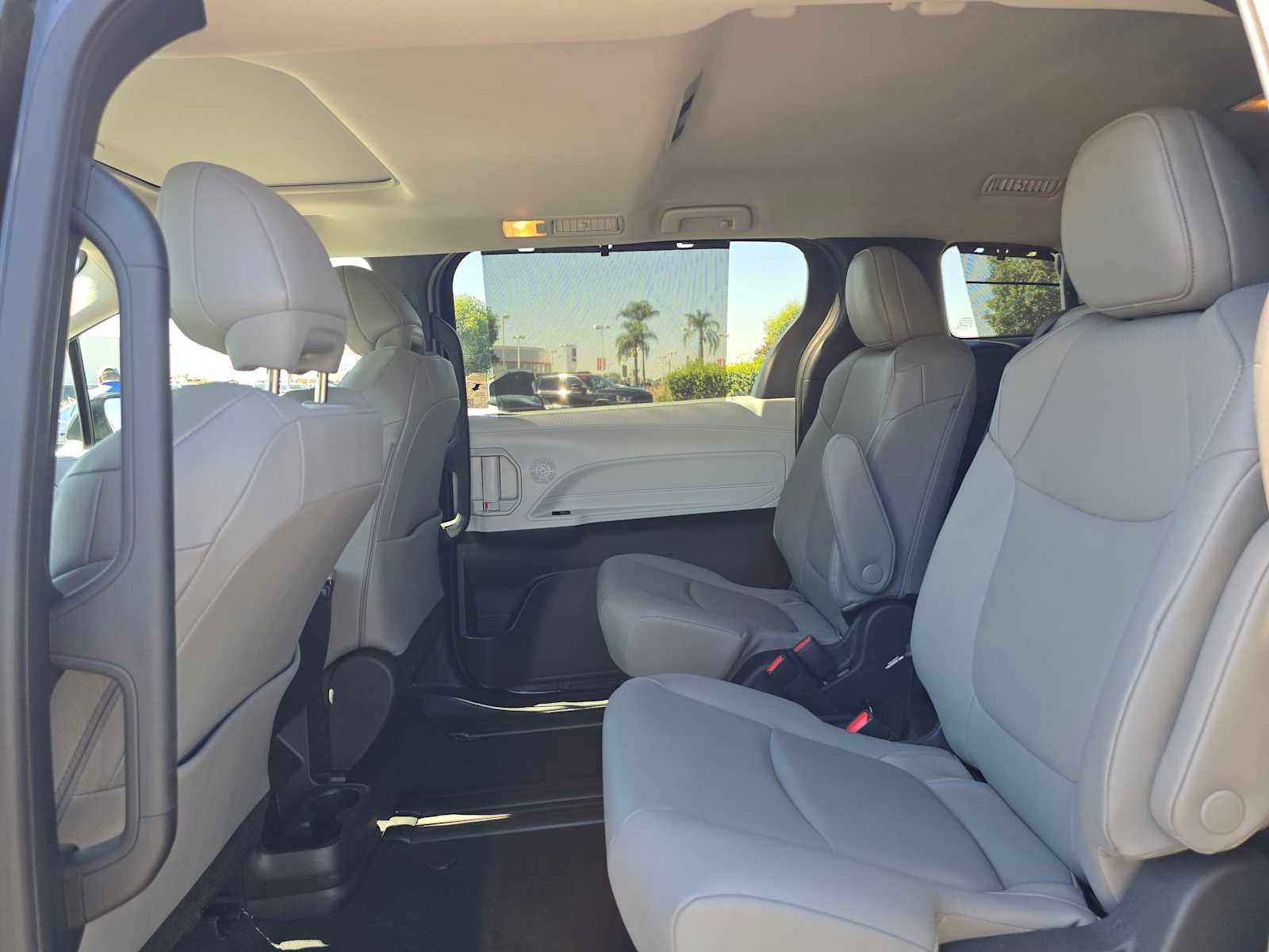 Certified 2026 Toyota Sienna XLE FWD image 18