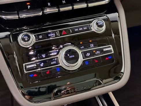 Certified 2022 Lincoln Corsair Reserve w/ Luxury Package FWD image 19