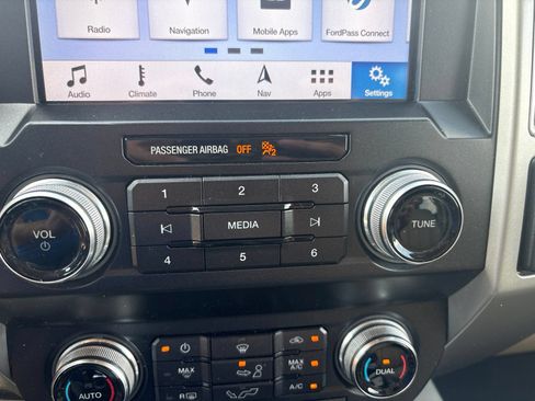 Used 2019 Ford F150 Lariat w/ Equipment Group 502A Luxury AWD/4WD image 25