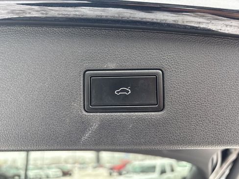 Used 2020 Volkswagen Tiguan SEL Premium R-Line image 36