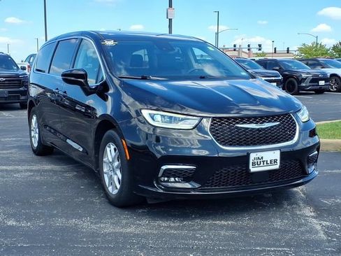 Used 2024 Chrysler Pacifica Touring-L FWD image 25