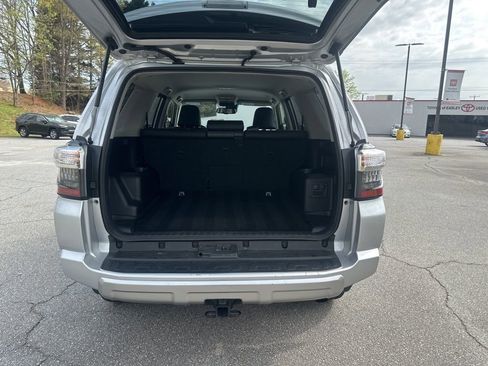 Used 2024 Toyota 4Runner TRD Off-Road Premium image 9