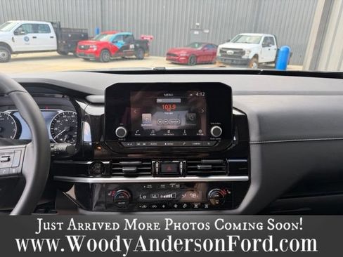 Used 2025 Nissan Pathfinder SV w/ SV Premium Package FWD image 12