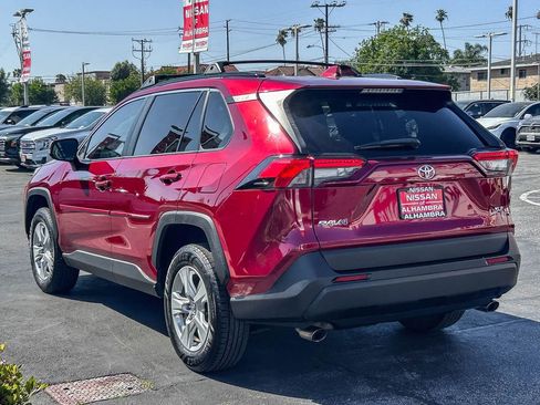 Used 2020 Toyota RAV4 XLE w/ Convenience Package image 9