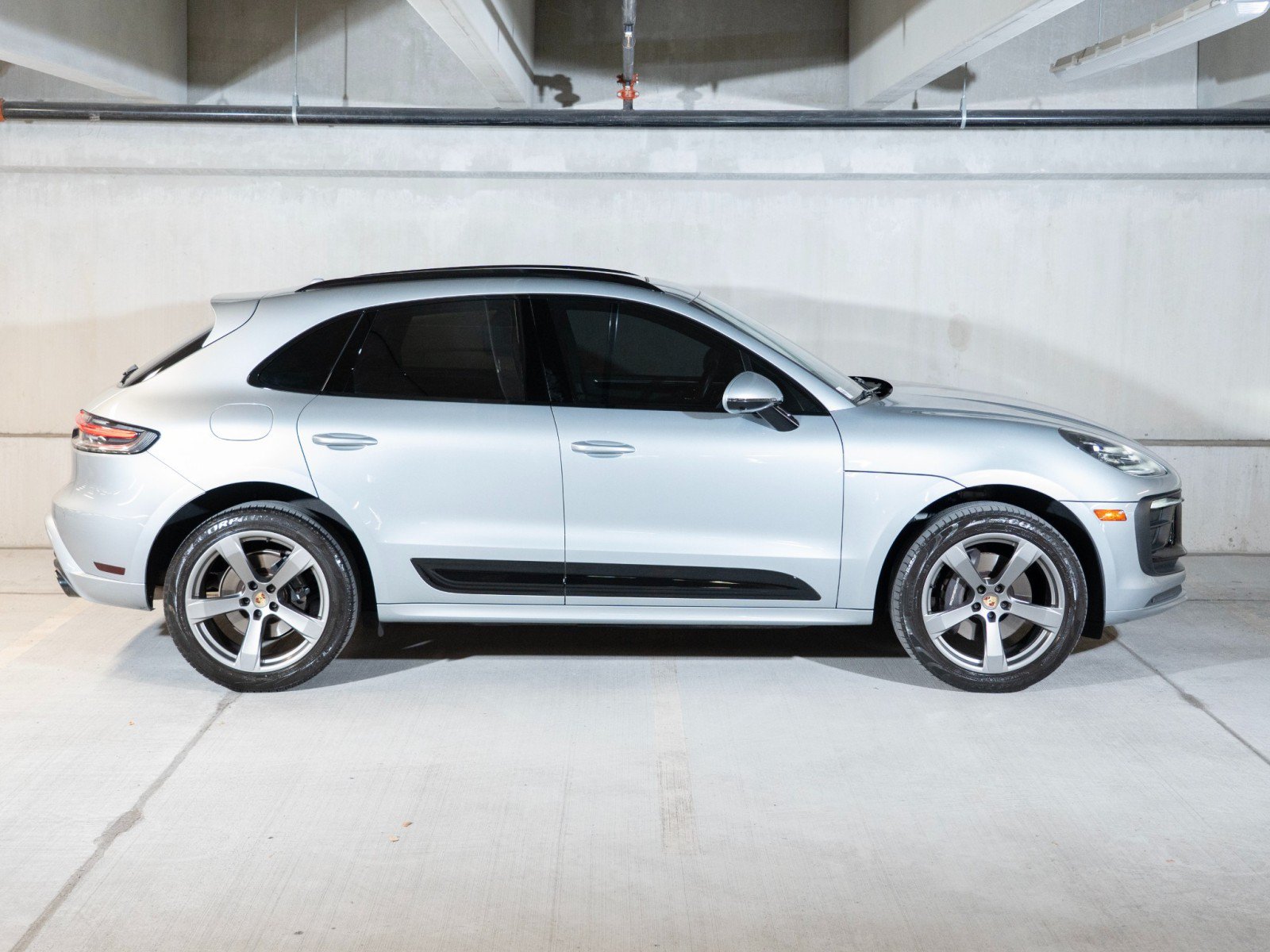 Certified 2023 Porsche Macan AWD/4WD image 8