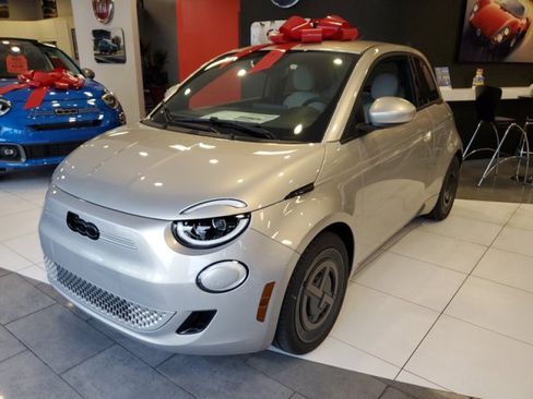 New 2025 FIAT 500 e FWD image 2