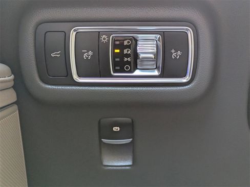 Certified 2025 Lincoln Nautilus Premier image 27