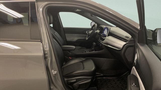 Used 2023 Jeep Compass Latitude w/ Sun and Sound Group AWD/4WD image 32