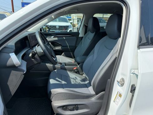 Used 2026 Volkswagen Tiguan SE AWD/4WD image 20