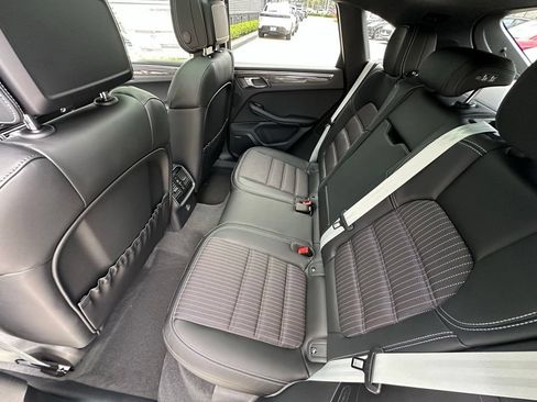 Used 2026 Porsche Macan AWD/4WD image 39