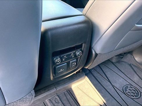 Used 2022 Buick Enclave Premium image 10