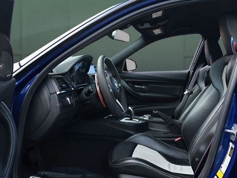 Used 2018 BMW M3 CS w/ Executive Package image 10