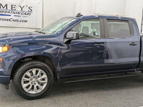 Used 2023 Chevrolet Silverado 1500 Custom image 2