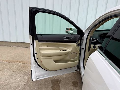 Used 2016 Lincoln MKT AWD w/ Equipment Group 201A image 16