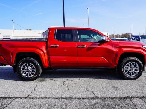 Used 2025 Toyota Tacoma Limited image 34