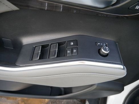 Used 2023 Toyota Highlander Limited image 16