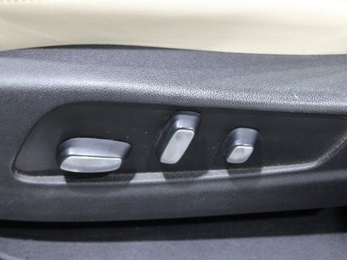 Used 2019 Cadillac XT5 Luxury FWD image 4