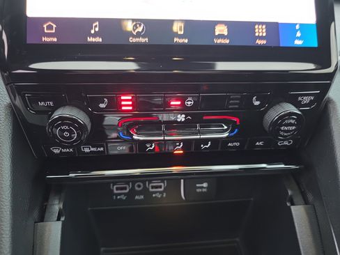 New 2025 Jeep Grand Cherokee Limited image 6