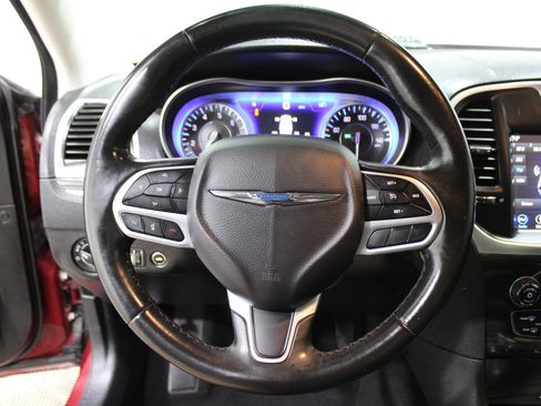 Used 2019 Chrysler 300 Touring w/ Sport Appearance Package image 9