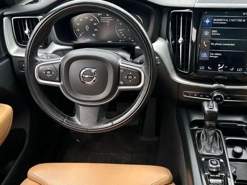 Used 2019 Volvo XC60 T6 Momentum w/ Multimedia Package AWD/4WD image 16